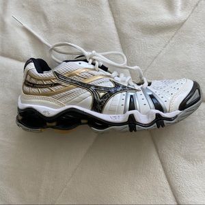 MIZUNO Wave tornado 7